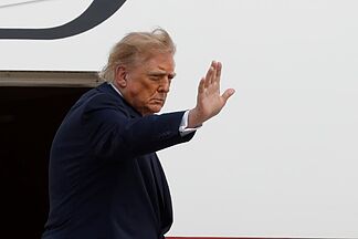 Trump signs order to rename Lake Ontario to 'Lake America'