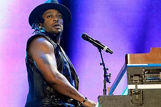D'Angelo, pioneer of neo soul, dies from pancreatic cancer at 51