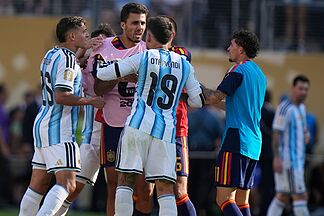 Molina's punch, Paredes' madness, and the Argentine disdain for the champions in the most heated post-match of the World Cup