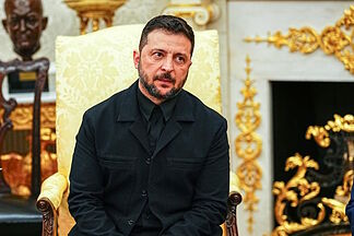 Zelenskyy: "Ukraine will ask US for long-range weapons if Russia rejects peace efforts"