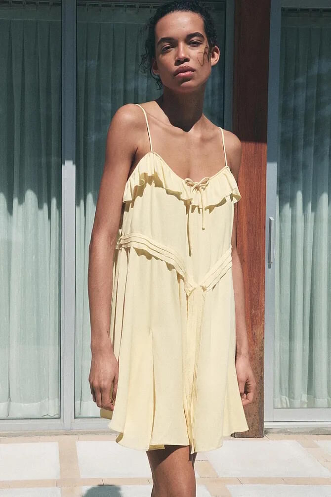 Yellow dress from Zara - Foto 1 de 10 Yellow dress from Zara - Foto 1 de 10