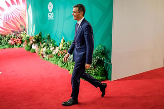 Pedro Snchez advocates for a "peaceful" solution to the Venezuelan crisis