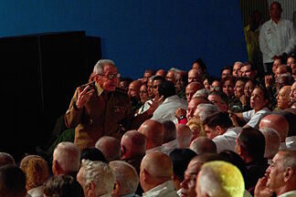 Former Cuban President Ra�l Castro reappears at a military event