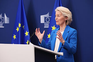 The EU agrees on the 21st package of sanctions against Russia and extends the cap on oil prices to deprive Putin of income