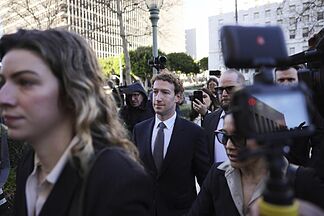 Zuckerberg buys a castle as Meta agrees �17bn deal over claims it addicted minors