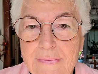 French 85-year-old woman handcuffed by ICE: "They treat immigrants like dogs"