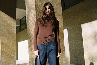 These new season sweaters have just arrived at Zara, and they look fantastic with wide-leg trousers, making them ideal for spring dinners