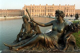 A 10-year-old girl dies at the Palace of Versailles