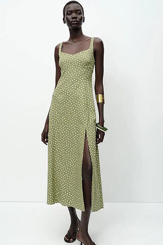This week's Zara new arrivals: summer dresses, white outfits, and linen garments to shine on summer nights.