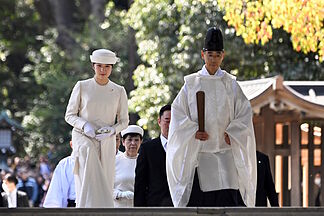 Japan enacts controversial Law that closes the door to an empress and seeks commoners to ensure the dynasty's succession