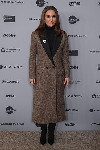 Natalie Portman gets emotional denouncing ICE violence in the US