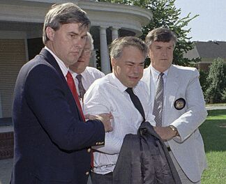 Jim Bakker, who lost his 'PTL Club' televangelism empire in sex and money scandals, dies at 86