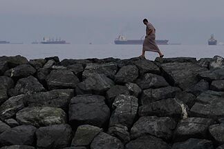 Iran asserts that the Strait of Hormuz is also open to the U.S.: "Everyone can transit"