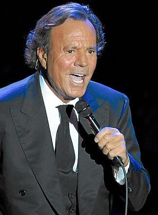 Julio Iglesias requests the dismissal of the investigation opened against him for sexual abuse due to "lack of jurisdiction of Spanish courts"