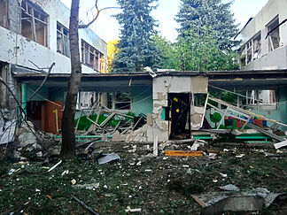 A drone attack from Ukraine causes eight deaths and more than 60 injuries in two logistics centers in Russia