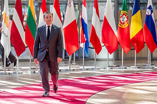 Spain hesitates to send military to Greenland like five European countries while urging EU to stand firm against Trump