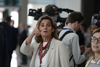 The Vice President of the European Commission states that the United States is "blackmailing" the EU