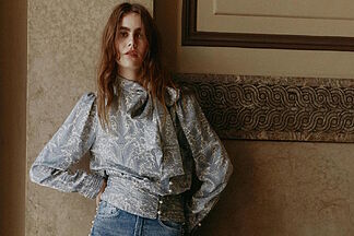 Say goodbye to the usual boring shirts: 8 printed blouses from Zara that elevate outfits featuring jeans and ballet flats this autumn.