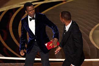 Slaps, falls, an unforgettable selfie... The most memorable moments of the Oscars