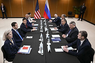 Rubio and Lavrov stage a minimal dialogue in Manila while the war in Ukraine continues to block any thaw between Washington and Moscow