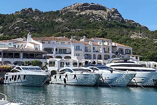 The hidden refuge to let yourself go in a natural fjord in the heart of the Emerald Coast of Sardinia