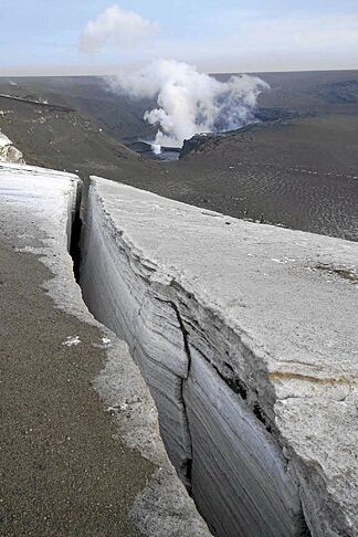 If you are the worst photographer in the world, you can travel to Iceland for free