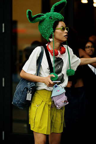 40 ways how to dress up a basic T-Shirt