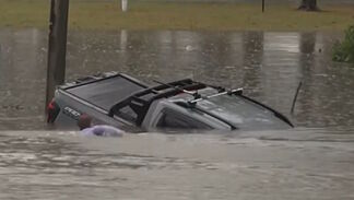 A journalist jumps into the water live on air to save a driver in Australia