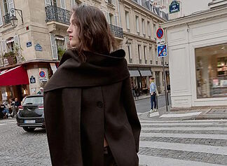 5 Zara coats with scarves: this is the unexpected trend this fall that stands out for its elegance and sophistication