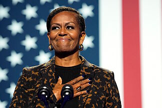 Michelle Obama indulges in the luxury of Menorca: private jet, art for the wealthy, yacht... and ham croquettes