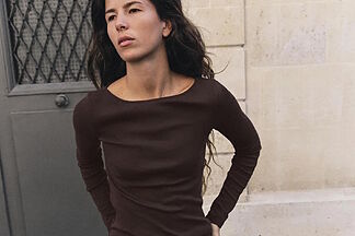 Say goodbye to blouses: 8 comfortable, versatile long-sleeve T-shirts from Zara and Stradivarius that are perfect for autumn.