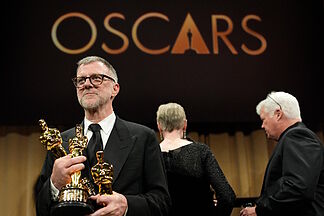 One battle after another is crowned with six awards at the 2026 Oscars, finally surrendering to Paul Thomas Anderson