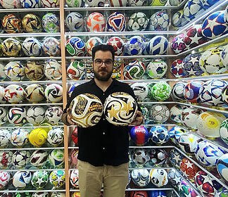 Inside the large Chinese backroom where 70% of World Cup products are produced: "We sell more Messi than anyone else"
