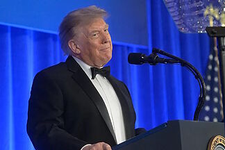 Trump taunts the press in the watered-down repeat of the White House Correspondents' Dinner: "I am running for a fourth term"