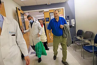 Survives nine months with a pig kidney until receiving a human transplant